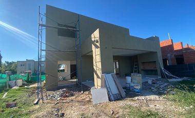 Ricordi Negocios Inmobiliarios, Casa en Santa Lucia, Pilar del este!