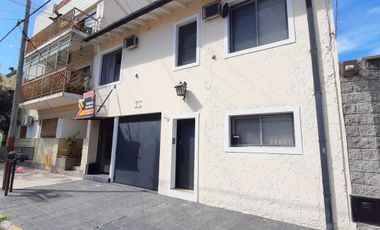 EXCELENTE PH DE 2 AMB AMPLIOS CON DOS PATIOS. MUY LUMINOSO Y AEREADO.