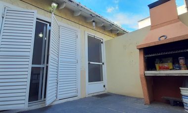 EXCELENTE PH DE 2 AMB AMPLIOS CON DOS PATIOS. MUY LUMINOSO Y AEREADO.