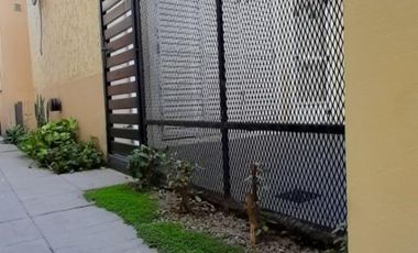 EXCELENTE PH DE 2 AMB AMPLIOS CON DOS PATIOS. MUY LUMINOSO Y AEREADO.