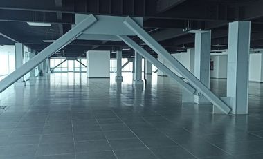 Excelente Oficina Acondicionada en Renta 4494m2. La Viga