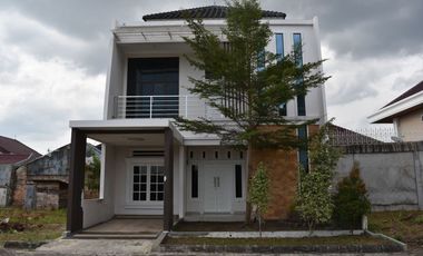 DIJUAL RUMAH SIAP HUNI 2 LANTAI DI JALAN TIUNG 2 SUKAJADI