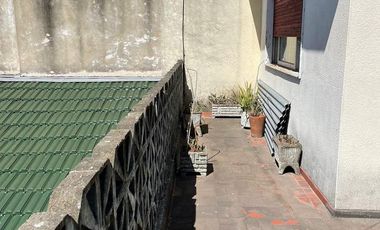 Arregui 6600 Versalles Casa c/ Lote propio c/ Cochera. 2 Plantas. Terraza. Sótano. Oportunidad!!