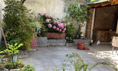 Arregui 6600 Versalles Casa c/ Lote propio c/ Cochera. 2 Plantas. Terraza. Sótano. Oportunidad!!