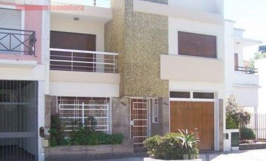 Arregui 6600 Versalles Casa c/ Lote propio c/ Cochera. 2 Plantas. Terraza. Sótano. Oportunidad!!
