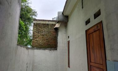 RUMAH CANTIK DALAM PERUMAHAN TEPI JALAN MAGELANG