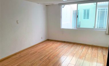 Céntrica, Amplia casa con Excelentes acabados para oficinas