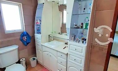 Céntrica, Amplia casa con Excelentes acabados para oficinas