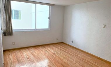 Céntrica, Amplia casa con Excelentes acabados para oficinas
