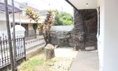Di Sewakan Rumah 3 Kamar Posisi HOEK di Jl. Sawah Kurung, Bandung