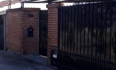 CASA 3 AMBIENTES  SOBRE LOTE 407 MTS