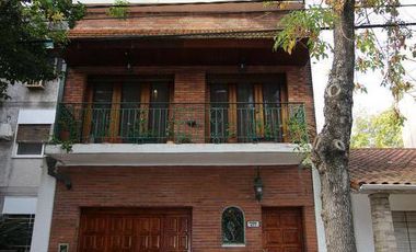 Casa con tres dormitorios, patio y parrilla - San Isidro Central