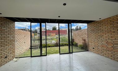 Vendo casa económica en Loja