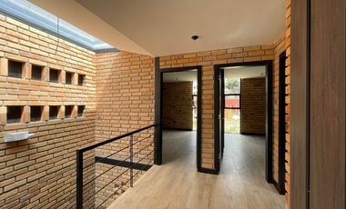 Vendo casa económica en Loja