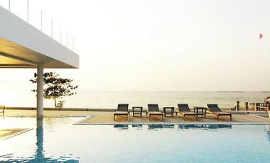 Modern Pool villa design near beach in pattaya