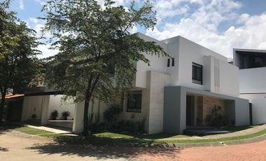 HERMOSA  RESIDENCIA EN FRACCIONAMIENTO PRIVADO
