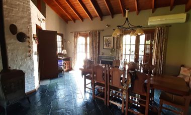 CASA DE 5 AMBIENTE CON PILETA