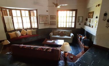 CASA DE 5 AMBIENTE CON PILETA