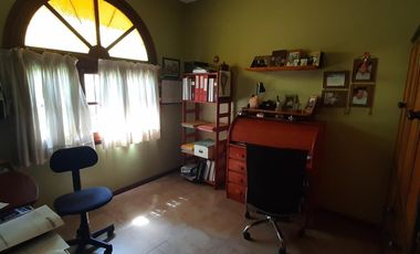 CASA DE 5 AMBIENTE CON PILETA