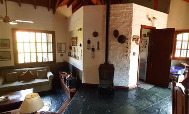 CASA DE 5 AMBIENTE CON PILETA