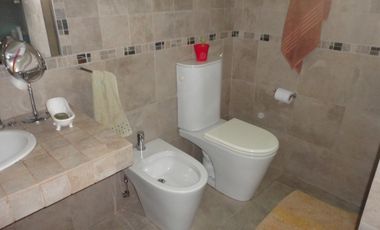 CASA DE 5 AMBIENTE CON PILETA