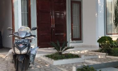 Rumah Hunian Atau Untuk Kantor Asri, Nyaman Di Kemang Timur