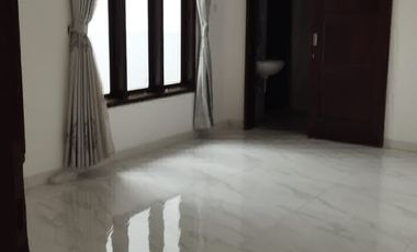 Rumah Hunian Atau Untuk Kantor Asri, Nyaman Di Kemang Timur