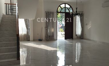 Rumah Hunian Atau Untuk Kantor Asri, Nyaman Di Kemang Timur