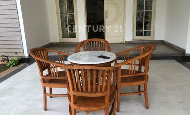 Rumah Hunian Atau Untuk Kantor Asri, Nyaman Di Kemang Timur