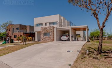 Muy buena casa en el barrio Vistas, Puertos / Escobar