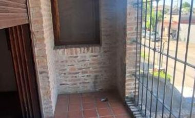 ALQUILER - CASA EN PRIMER PISO AL FRENTE | 2 DORMITORIOS | TERRAZA Y BALCON
