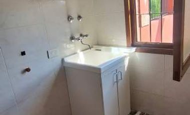 ALQUILER - CASA EN PRIMER PISO AL FRENTE | 2 DORMITORIOS | TERRAZA Y BALCON