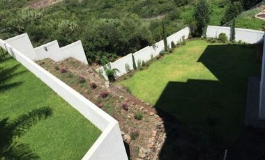 RENTA DEPARTAMENTO AMUEBLADO MILENIO III EN CONDOMINIO CON ALBERCA