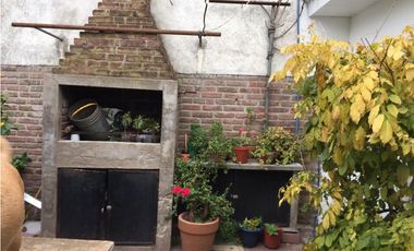 VENDO CHALET (4) Ambientes- PARQUE LURO