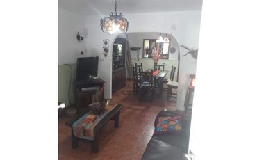 VENDO CHALET (4) Ambientes- PARQUE LURO