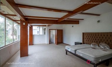 Casa en venta en el Campanario a precio de terreno.