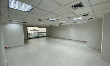 SE ARRIENDA OFICINA CON VISTA A LA MARINA INTERNACIONAL DE SANTA MARTA
