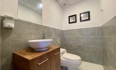 SE ARRIENDA OFICINA CON VISTA A LA MARINA INTERNACIONAL DE SANTA MARTA