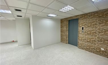 SE ARRIENDA OFICINA CON VISTA A LA MARINA INTERNACIONAL DE SANTA MARTA