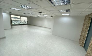 SE ARRIENDA OFICINA CON VISTA A LA MARINA INTERNACIONAL DE SANTA MARTA