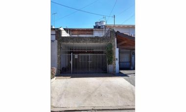 CASA 3 AMB. C/ DEPENDENCIA, PATIO Y COCHERA DOBLE