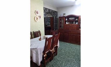CASA 3 AMB. C/ DEPENDENCIA, PATIO Y COCHERA DOBLE