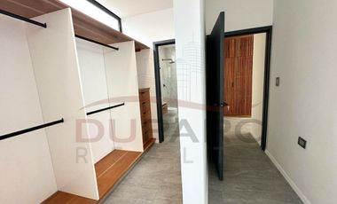 Casa  en Venta  de 4 recamaras con Piscina en Residencial del Lago