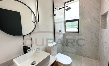 Casa  en Venta  de 4 recamaras con Piscina en Residencial del Lago