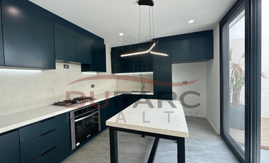 Casa  en Venta  de 4 recamaras con Piscina en Residencial del Lago
