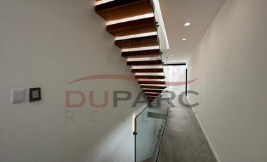 Casa  en Venta  de 4 recamaras con Piscina en Residencial del Lago