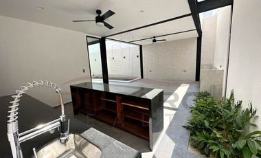 Casa  en Venta  de 4 recamaras con Piscina en Residencial del Lago