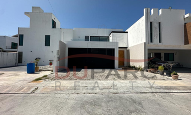 Casa  en Venta  de 4 recamaras con Piscina en Residencial del Lago