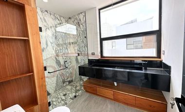 Casa  en Venta  de 4 recamaras con Piscina en Residencial del Lago