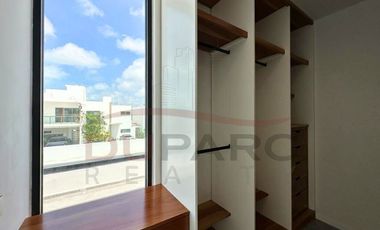 Casa  en Venta  de 4 recamaras con Piscina en Residencial del Lago